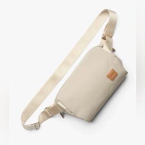 NWT Bellroy Classic Sling 3L Lightweight Crossbody Bag 5x9 Expandable Neutral